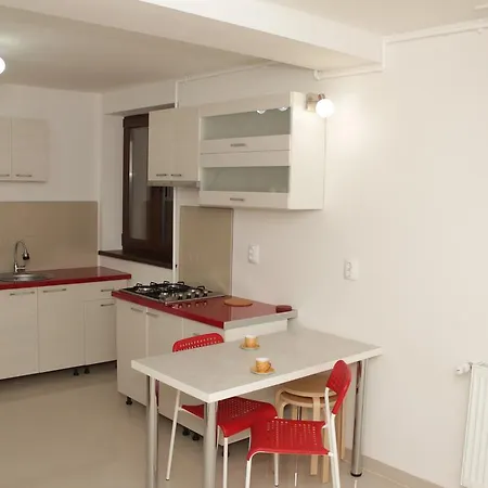 Apartman Macin 4 *